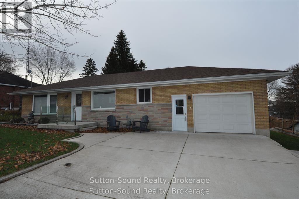 Property Photo:  10 Brownlee Street South  ON N0G 2S0 