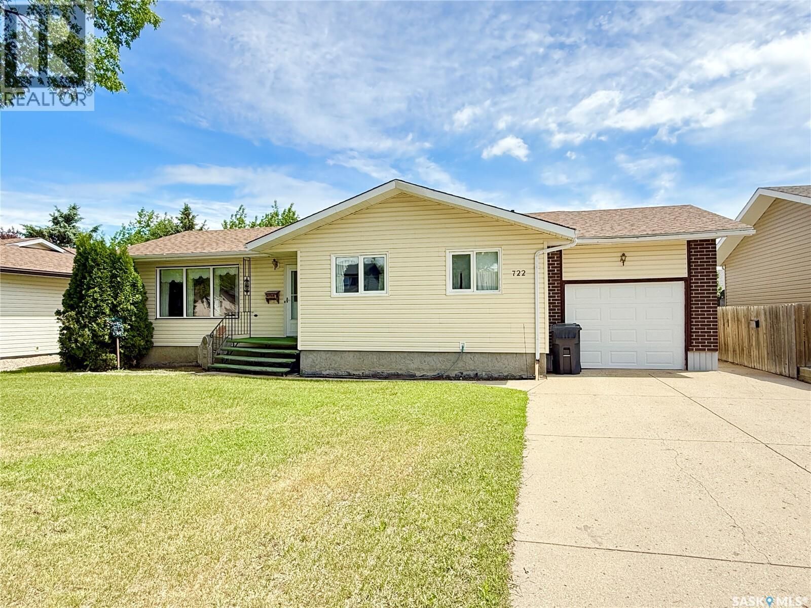 Property Photo: 722 Washington Drive SK S4H 3C8