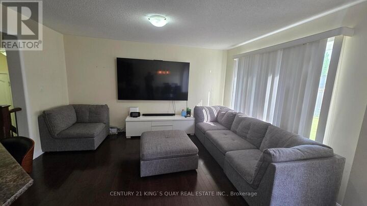 Property Photo:  7 Stotts Terrace  ON M1C 0C8 