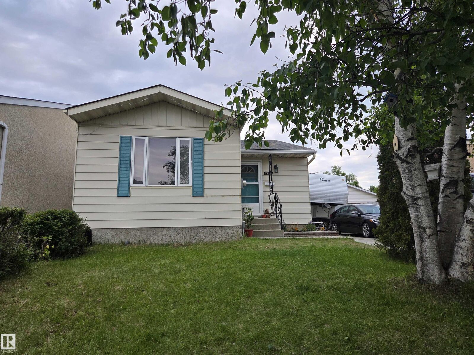 Property Photo:  2514 149 Avenue NW  AB T5Y 1X3 