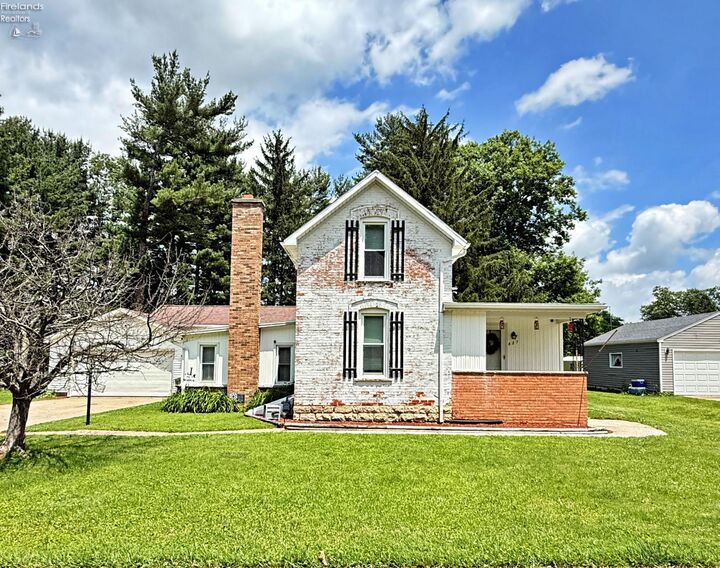 Property Photo:  827 Upton Road  OH 43420 