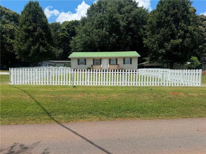 Property Photo: 894 Lakeview Drive GA 30565