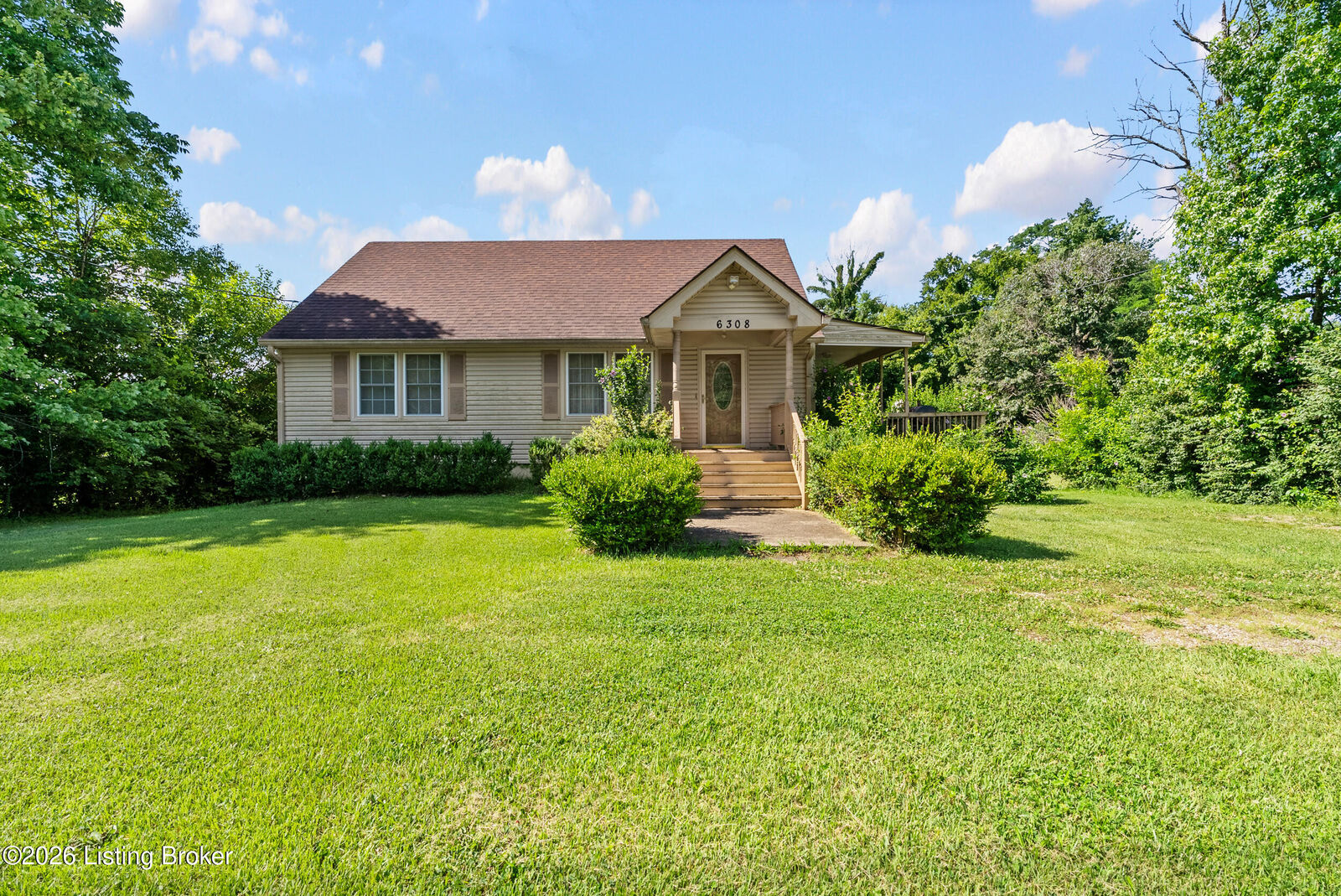 Property Photo: 6308 Cooper Chapel Rd KY 40229