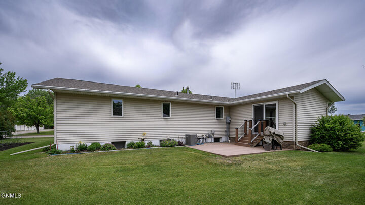 Property Photo: 1231 Meadowbrook Drive ND 58577