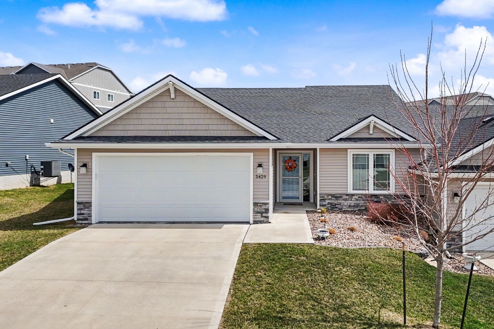Property Photo: 5429 NE Briarwood Drive IA 50021