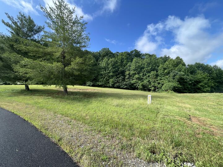 Property Photo: 52 52 Zion Loop Loop KY 42642
