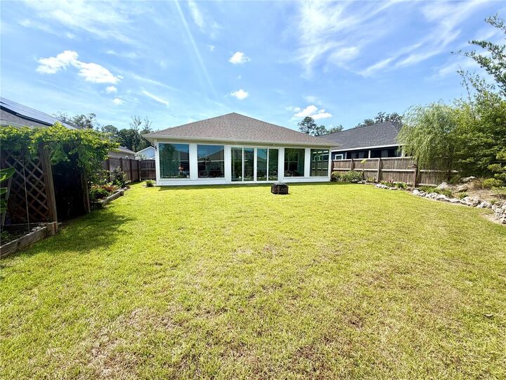 Property Photo: 1464 SW 66th Way FL 32607