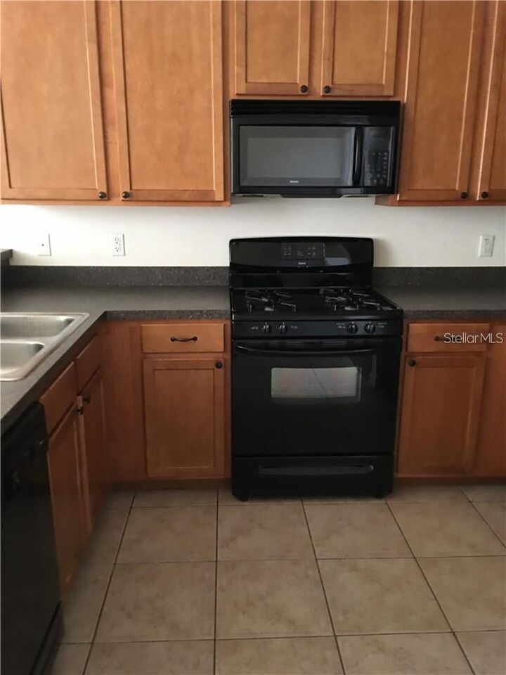 Property Photo: 804 Carlyle Lane FL 32724