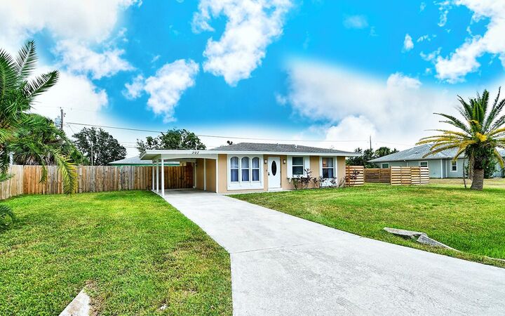 Property Photo: 307 Southland Road FL 34293