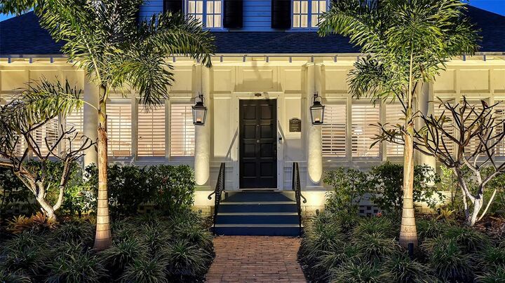 Property Photo: 7715 Westmoreland Drive FL 34243