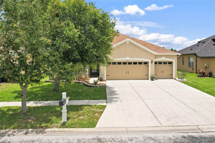 Property Photo: 31415 Bridgegate Drive FL 33545