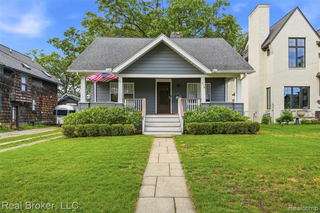 Property Photo:  318 E University Avenue  MI 48067 1811 