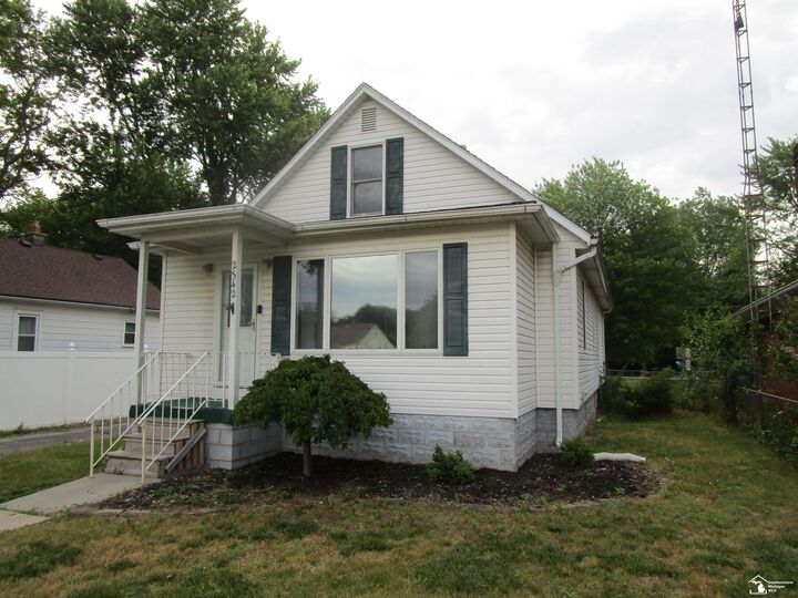 Property Photo: 2342 Vivian Road MI 48162-4134