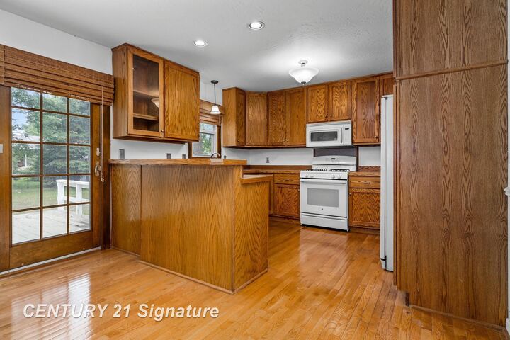 Property Photo:  4140 Firethorn Drive  MI 48603 