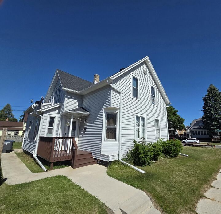 Property Photo:  2006 S 11th St  WI 53081 