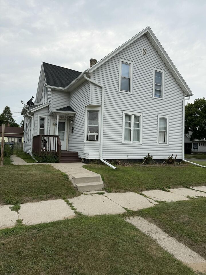 Property Photo:  2006 S 11th St  WI 53081 