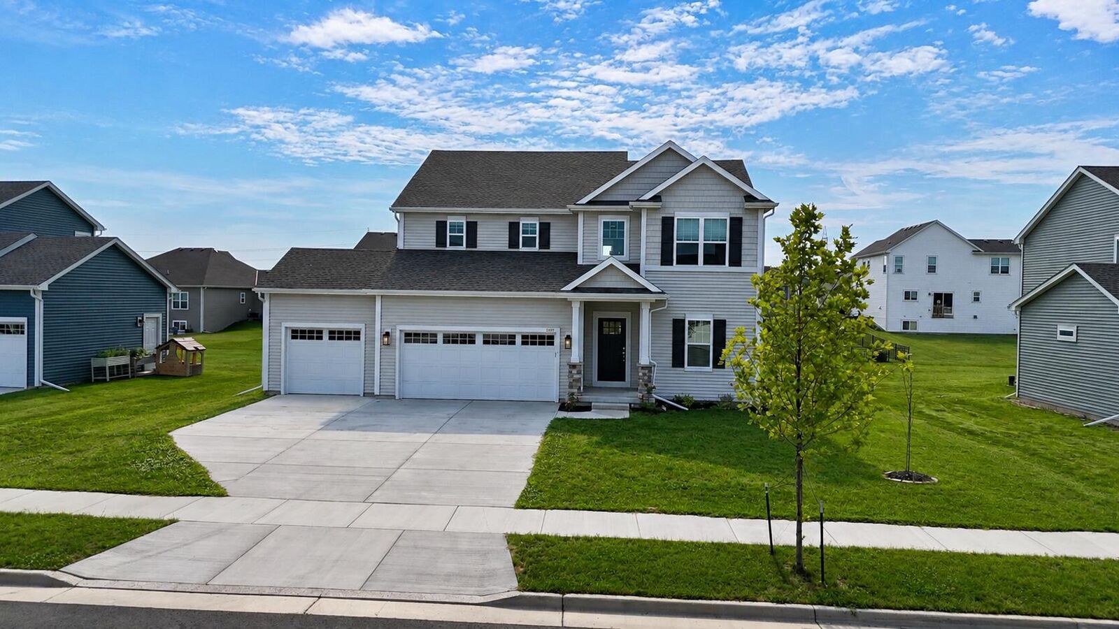 Property Photo: 2009 Savannah Dr WI 53024