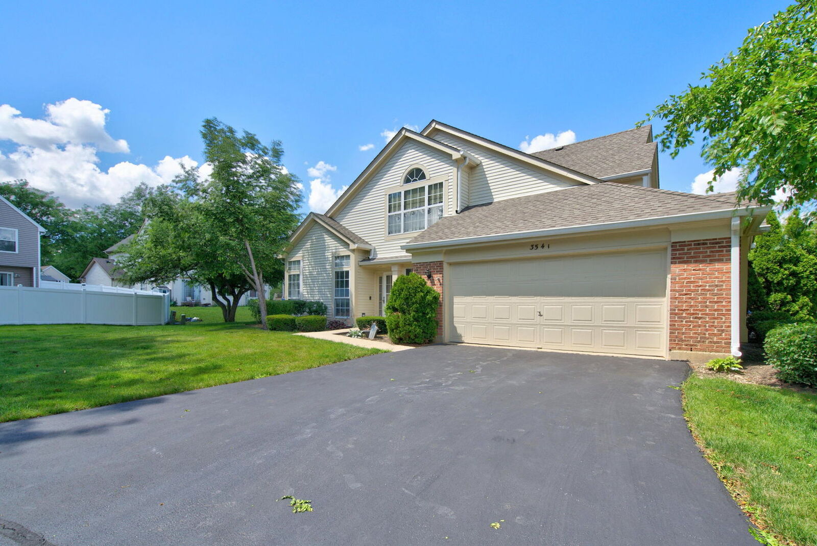 Property Photo:  354 Ashford Circle 1  IL 60103 