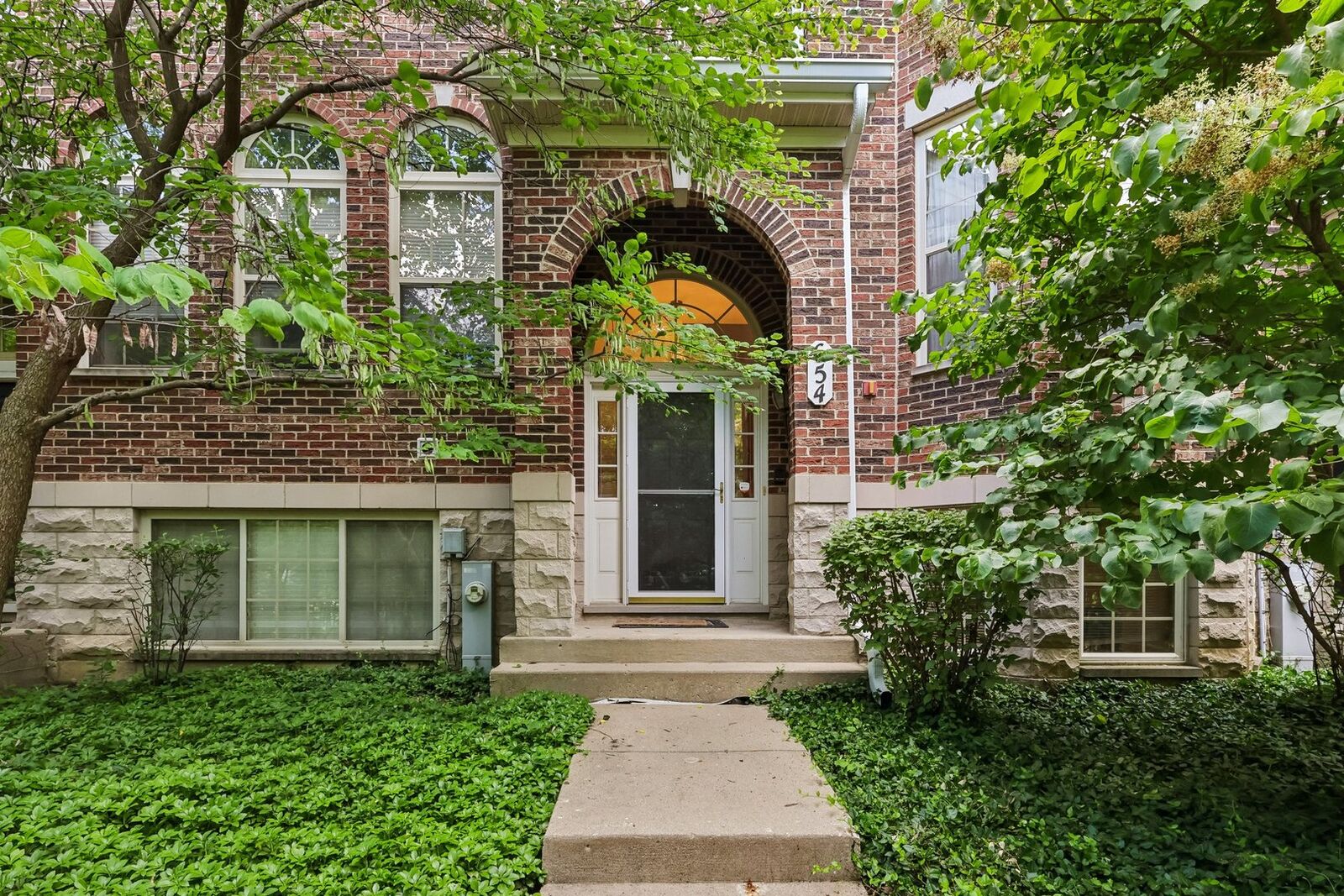 Property Photo: 654 Astor Lane IL 60090