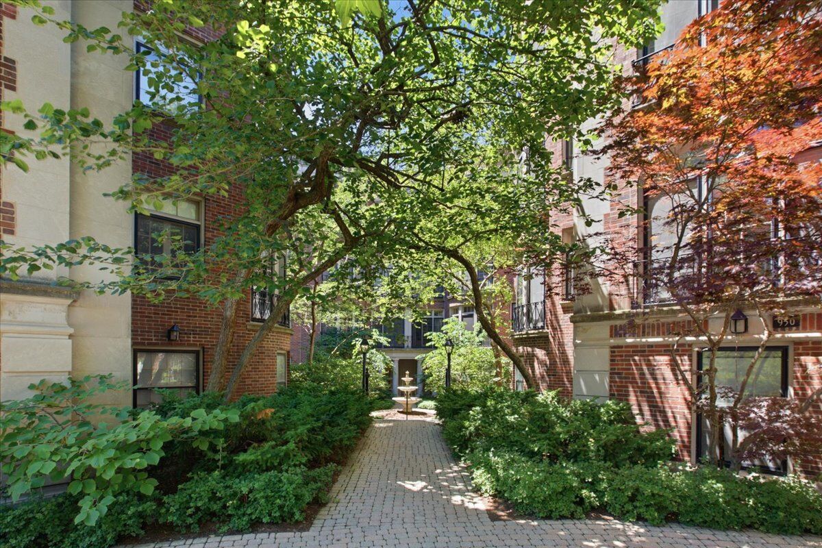 Property Photo:  942 Michigan Avenue 3  IL 60202 