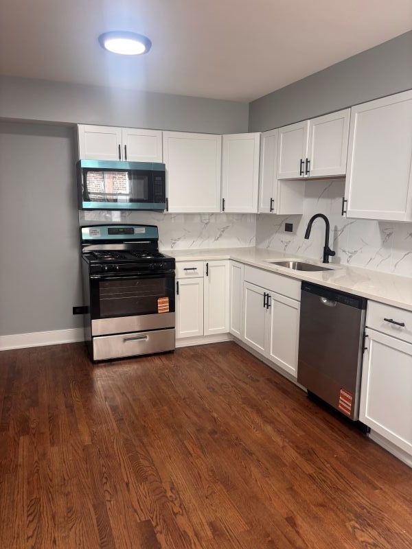 Property Photo: 1950 W Fargo Avenue 3W IL 60626