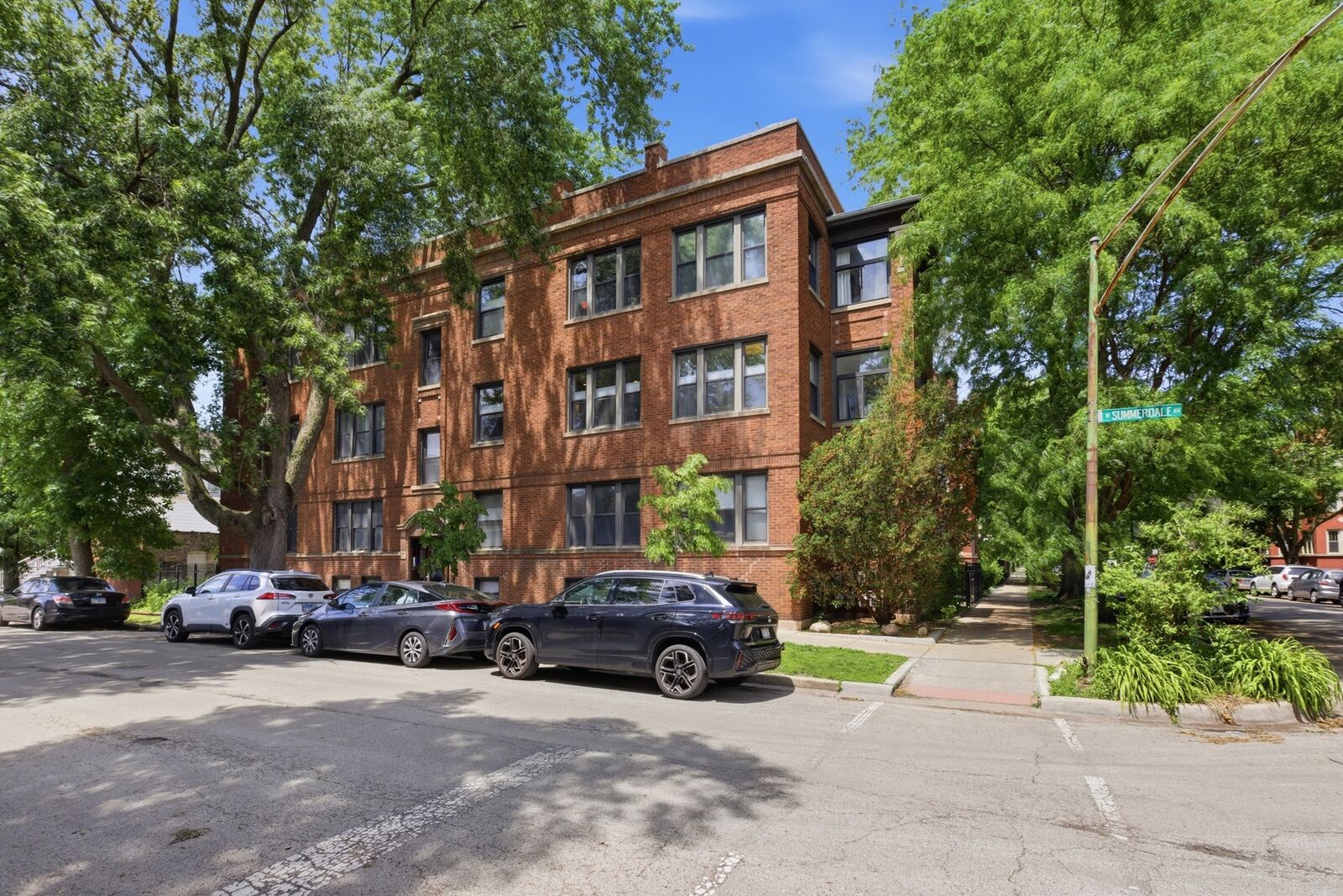 Property Photo:  1700 W Summerdale Avenue 2  IL 60640 