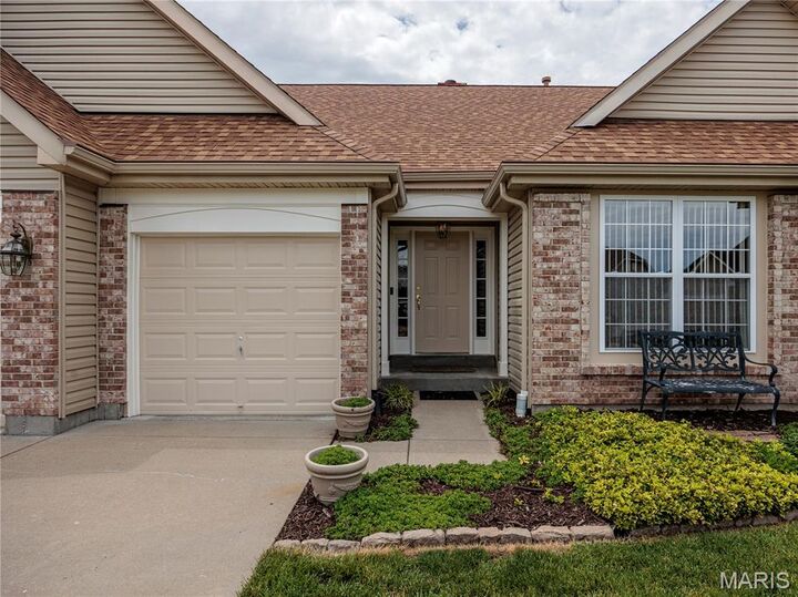 Property Photo:  10 Meramec Bluffs Court  MO 63025 
