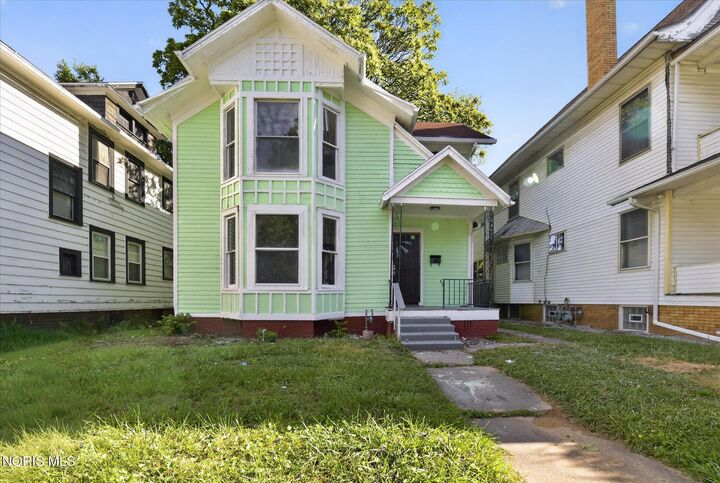 Property Photo:  842 Lincoln Avenue  OH 43607 