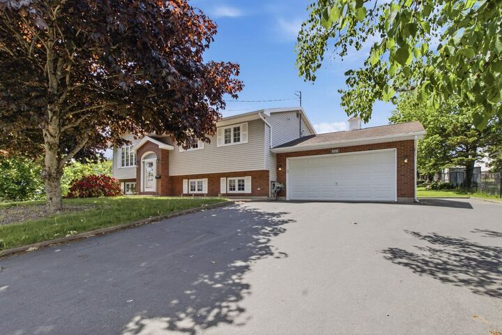 108 Stratford Drive — photo 1