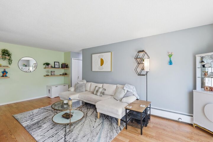 Property Photo:  908 9th Avenue S 7  MN 55343 