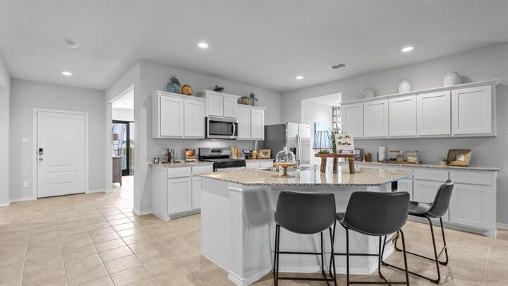 Property Photo: 1104 Belhaven Street TX 76048
