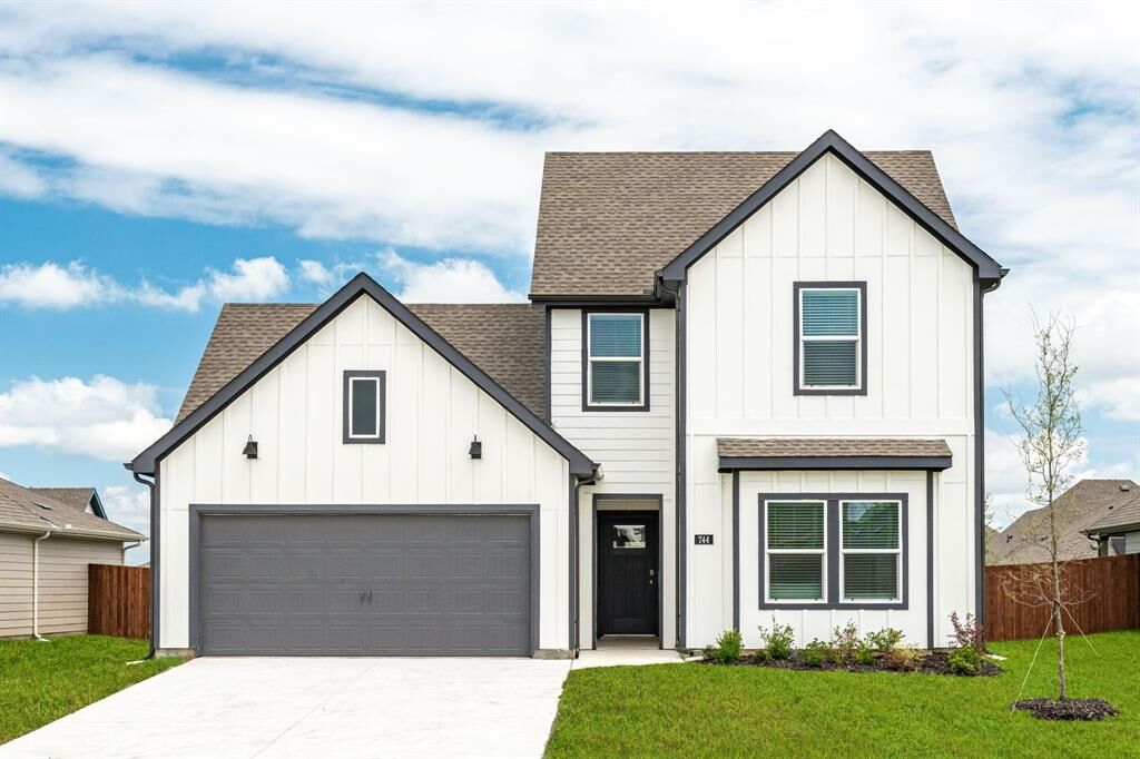 Property Photo: 744 Orchid Way TX 76258