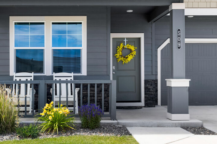 Property Photo: 509 SE Stetson Court OR 97754