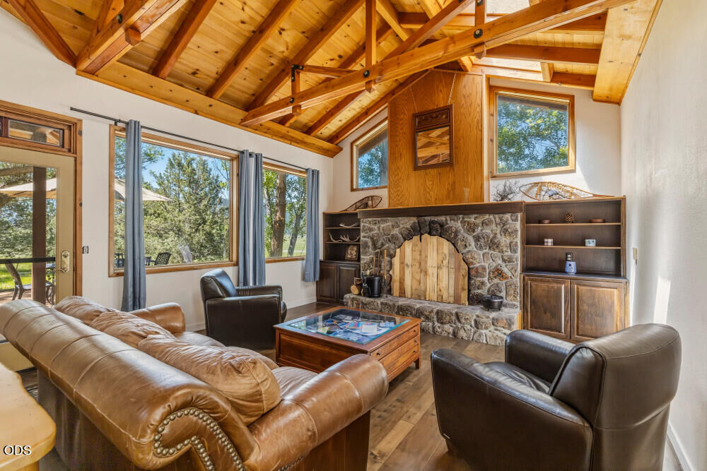 Property Photo: 25966 Sky Trails Road OR 97630