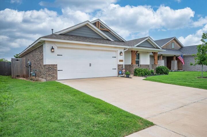 Property Photo:  3308 S Pagoda Pead Drive  OK 73099 