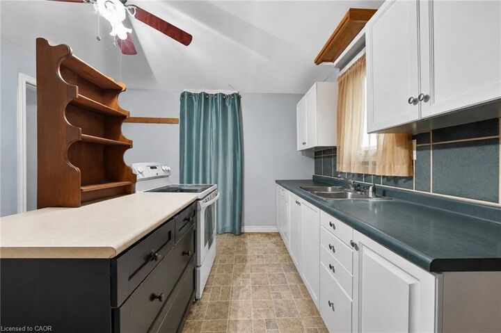 Property Photo:  236 Marlborough Street  ON N3S 4T3 