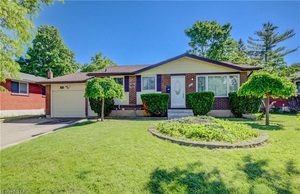 Property Photo: 543 Glen Forrest Boulevard ON N2L 4J3