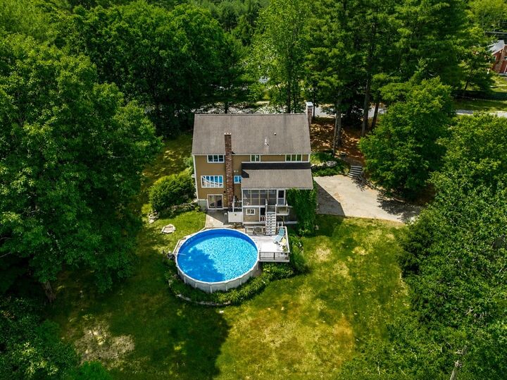 Property Photo:  4 Swallow Ln  MA 01827 