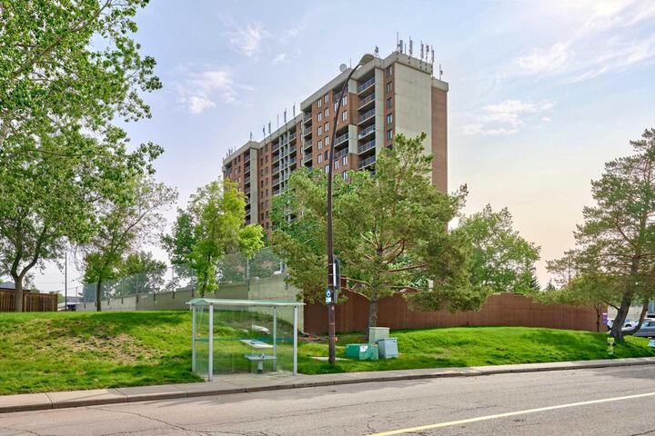 Property Photo:  4944 Dalton Drive NW 711  AB T3A 2E6 