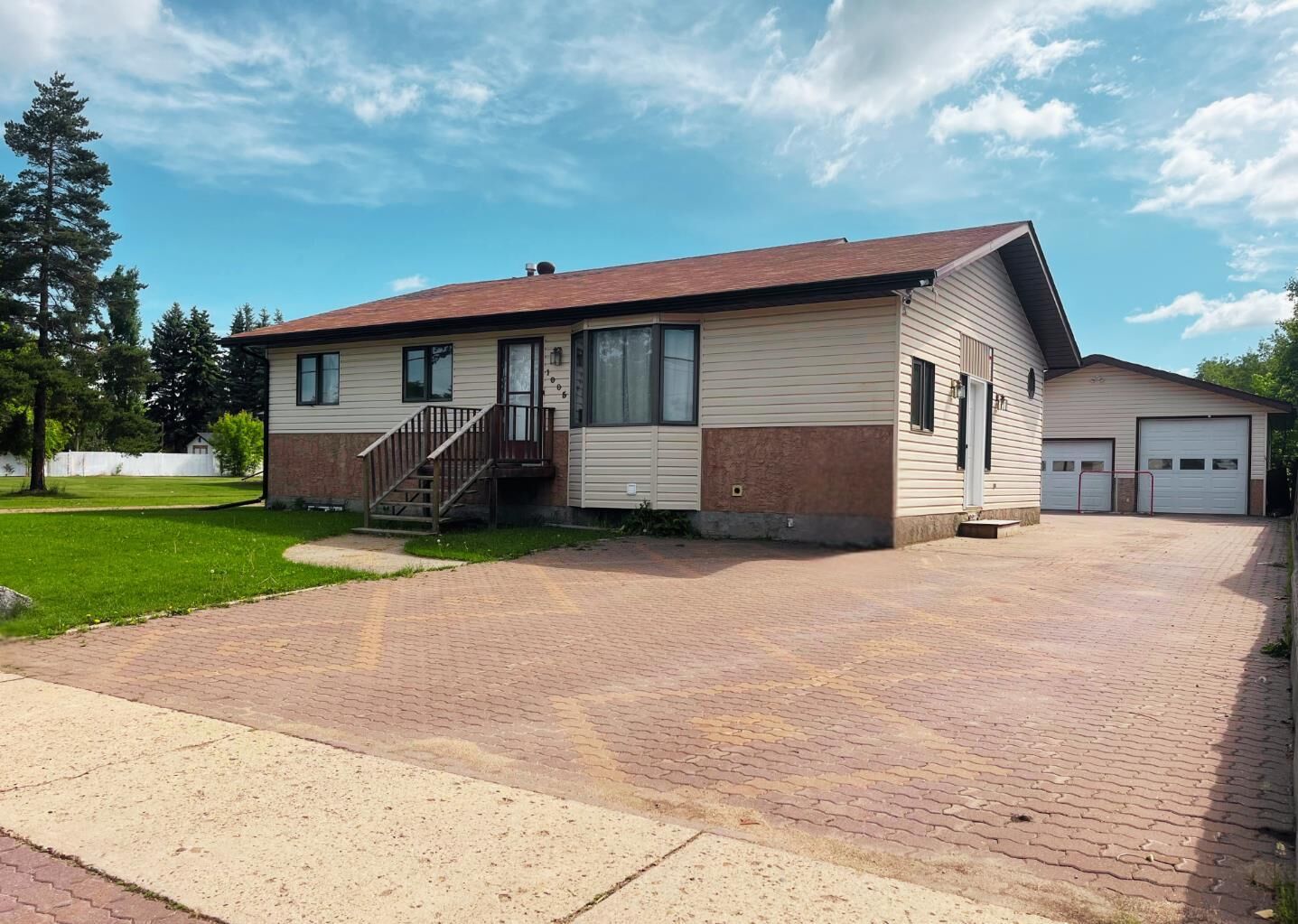 Property Photo: 1005 15 Street AB T9W 1E4