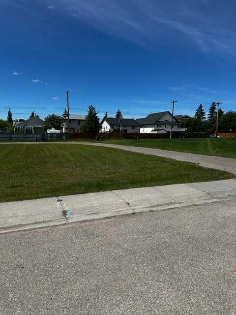 Property Photo: 344 Parkview Estates AB T1P 1K8