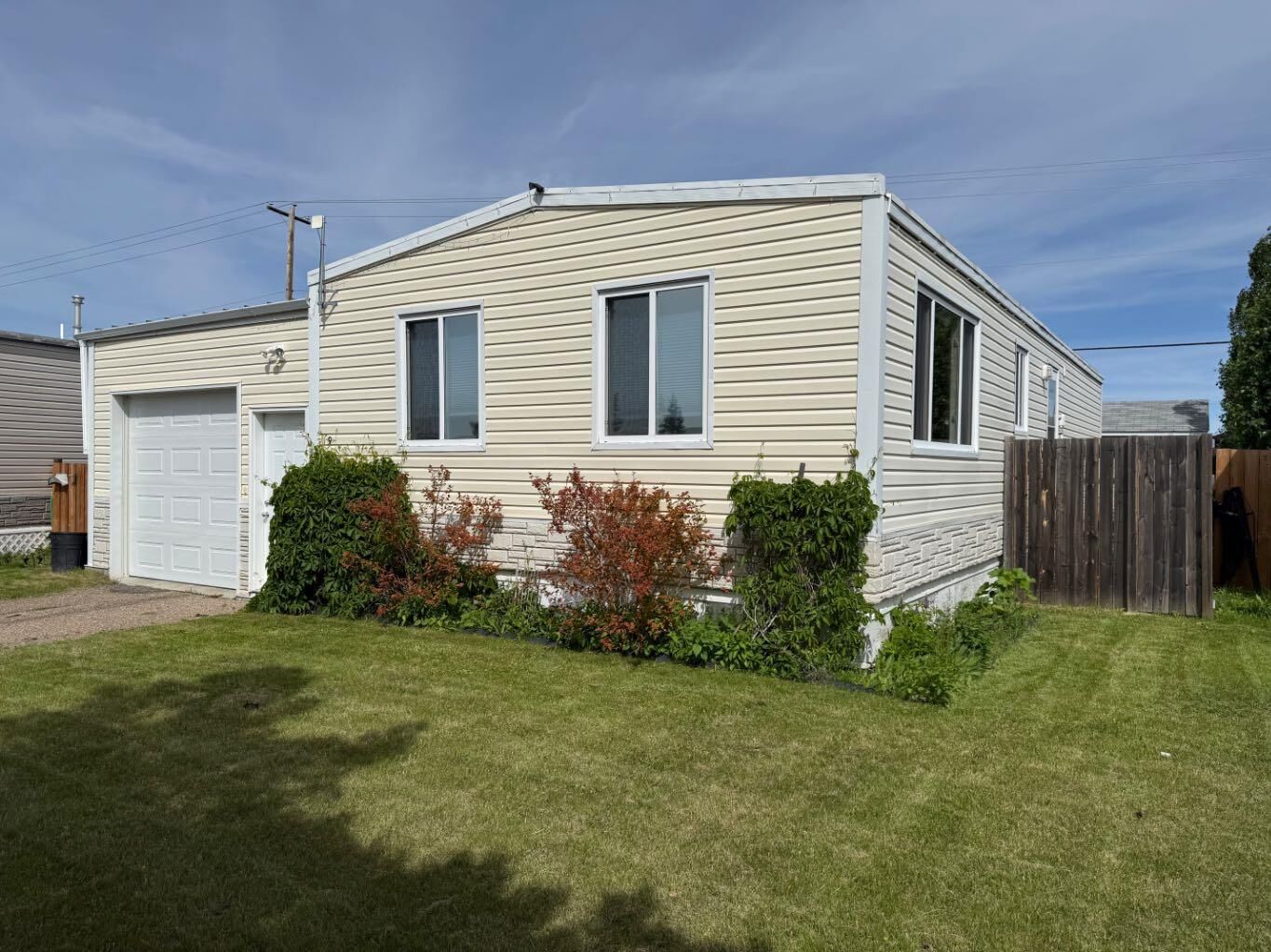 Property Photo:  5308 57 Street 9  AB T9V 2A3 