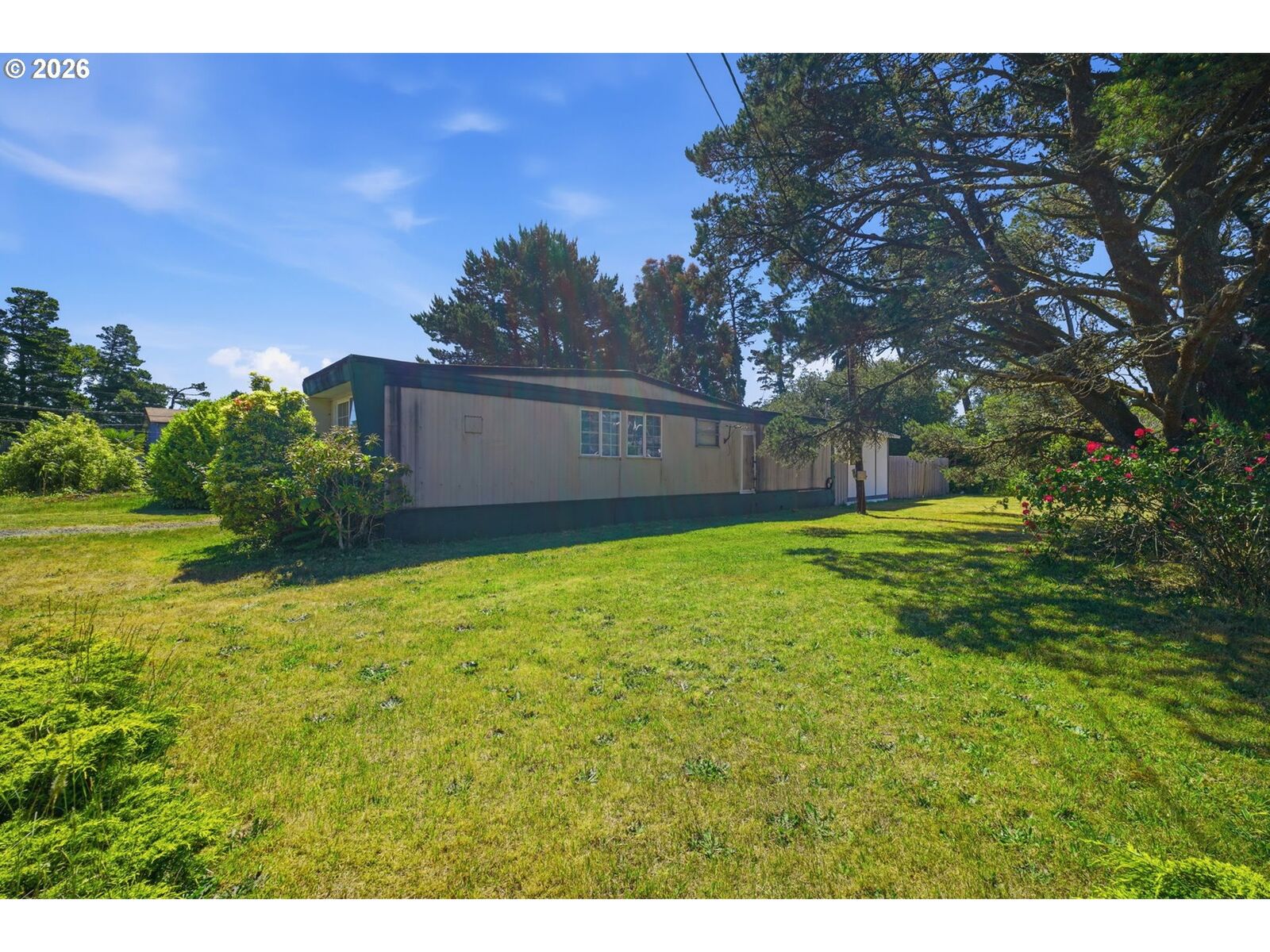 Property Photo: 1612 34th St OR 97439