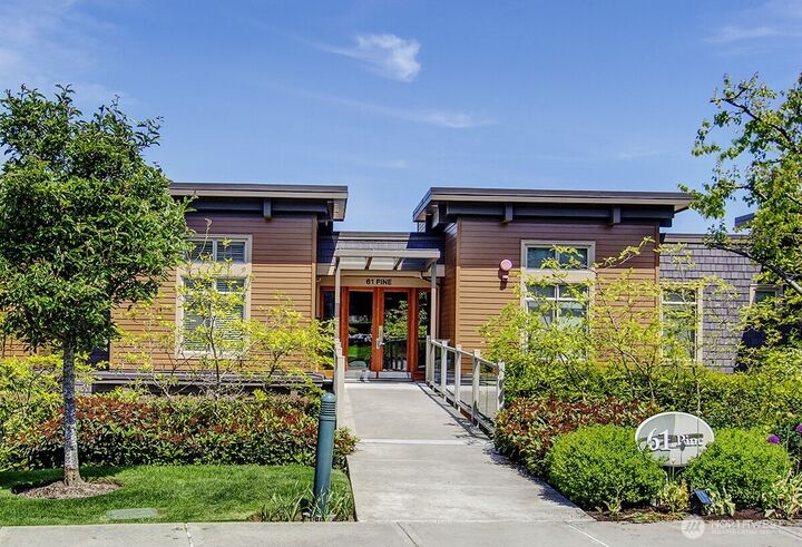 Property Photo:  61  Pine Street 105  WA 98020 