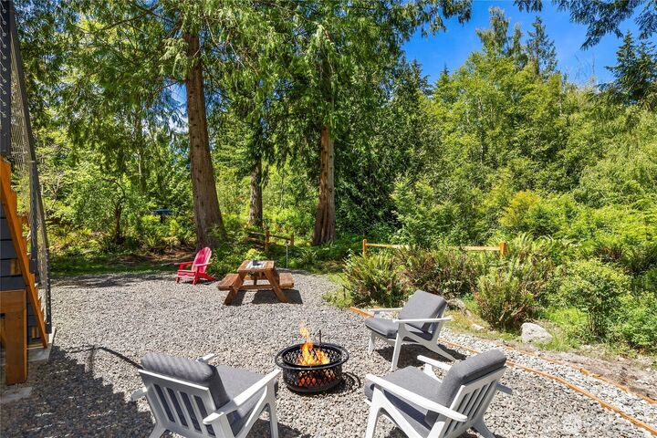 Property Photo:  10399 NE Pine Way  WA 98110 