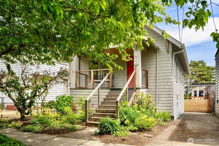 Property Photo:  906  19th Avenue  WA 98122 