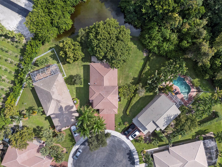 Property Photo: 7400 NW 70th Avenue FL 33067