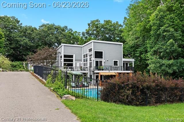 Property Photo:  5255 Oak Hill Trail N  MI 48382 