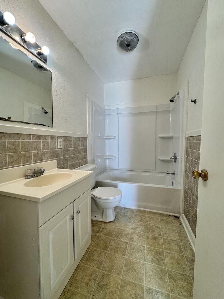 Property Photo:  132 E 11th Street  TX 76903 