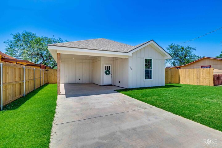 Property Photo:  633 W Ave Z  TX 76903 